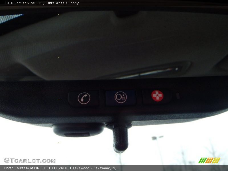 Ultra White / Ebony 2010 Pontiac Vibe 1.8L