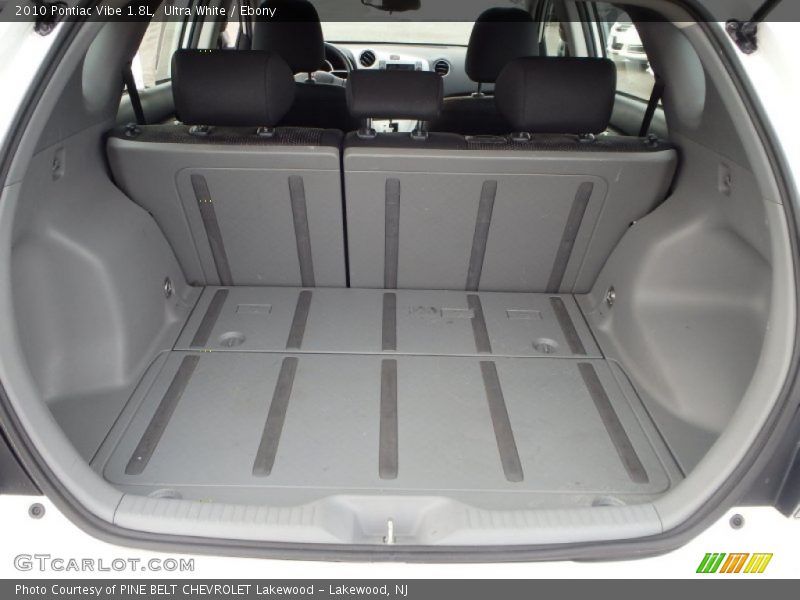 Ultra White / Ebony 2010 Pontiac Vibe 1.8L