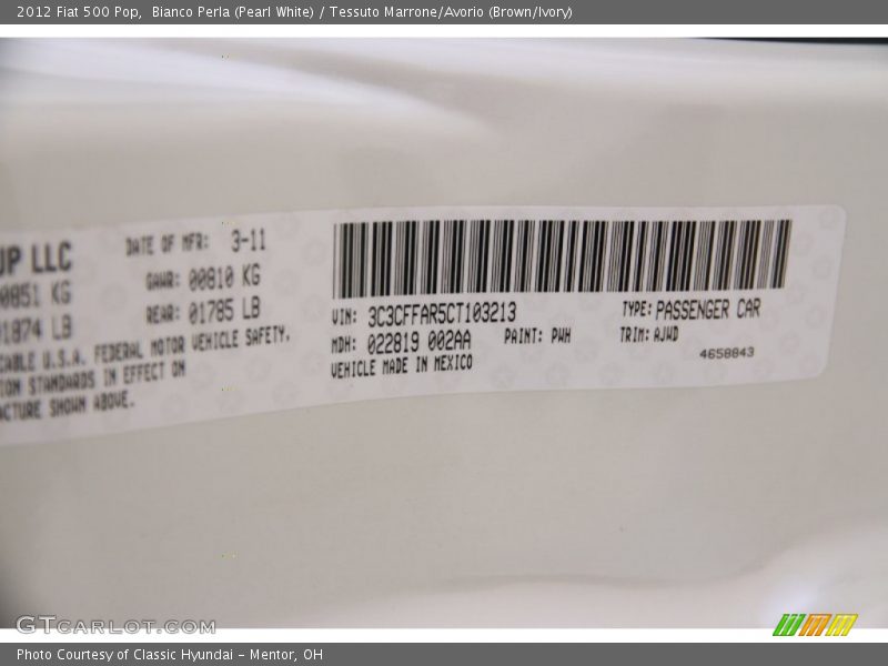 Bianco Perla (Pearl White) / Tessuto Marrone/Avorio (Brown/Ivory) 2012 Fiat 500 Pop