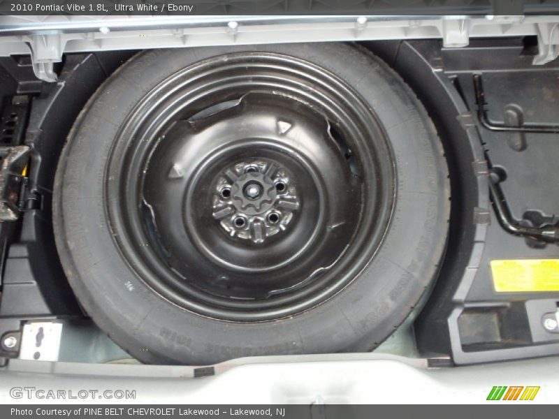 Ultra White / Ebony 2010 Pontiac Vibe 1.8L