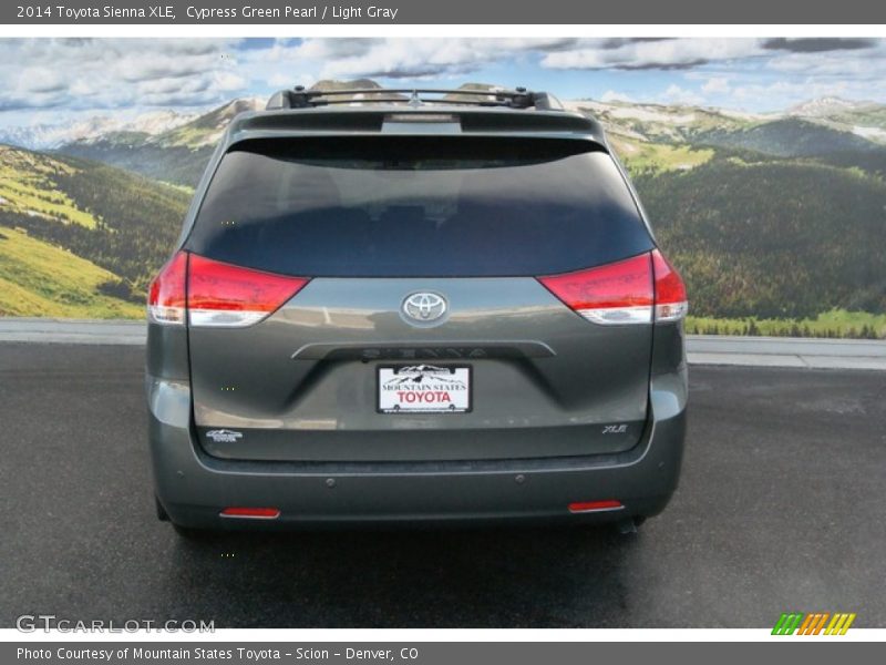 Cypress Green Pearl / Light Gray 2014 Toyota Sienna XLE