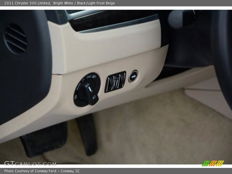 Bright White / Black/Light Frost Beige 2011 Chrysler 300 Limited