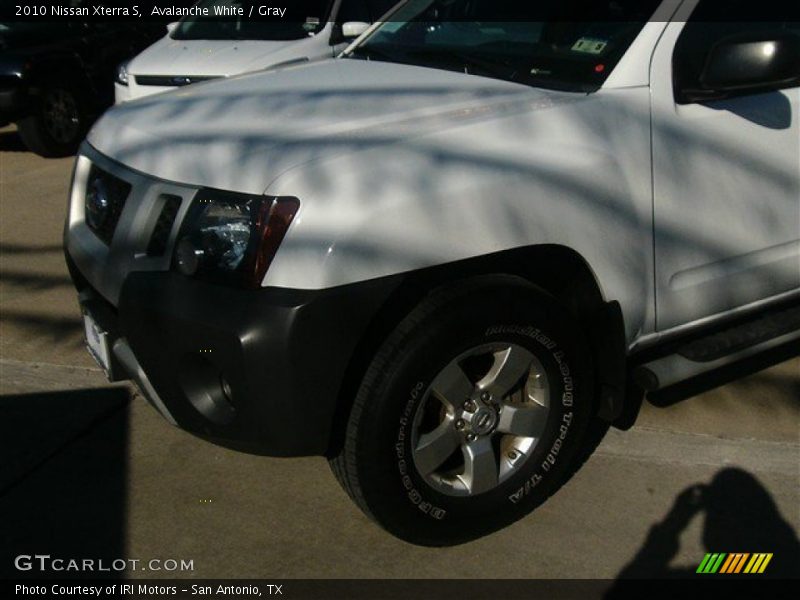 Avalanche White / Gray 2010 Nissan Xterra S