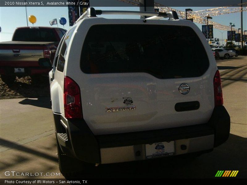Avalanche White / Gray 2010 Nissan Xterra S