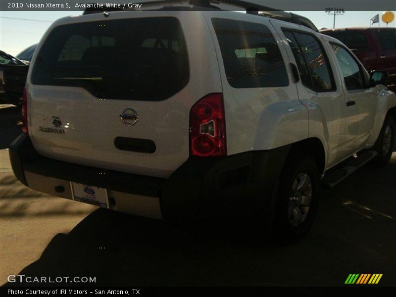 Avalanche White / Gray 2010 Nissan Xterra S