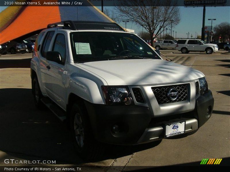 Avalanche White / Gray 2010 Nissan Xterra S