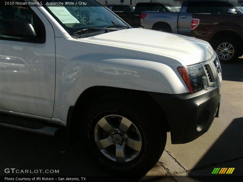 Avalanche White / Gray 2010 Nissan Xterra S