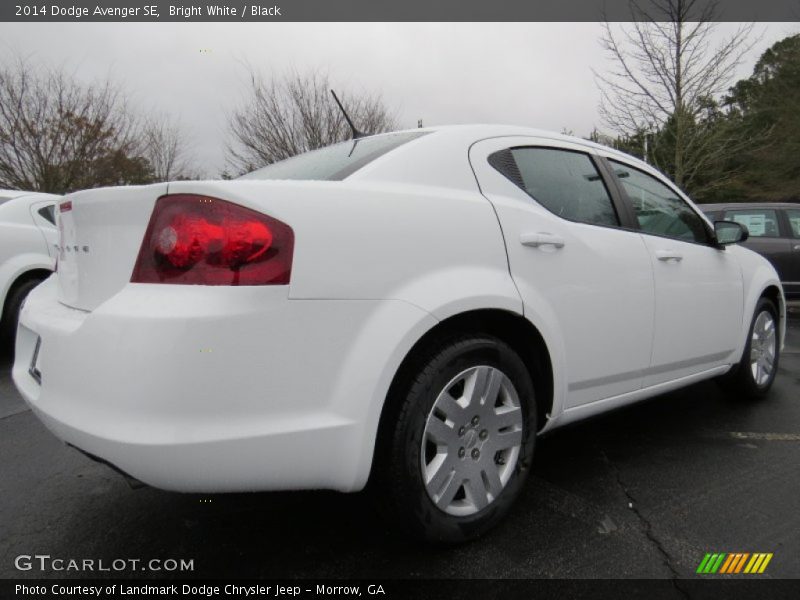 Bright White / Black 2014 Dodge Avenger SE