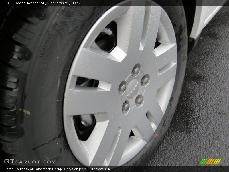 Bright White / Black 2014 Dodge Avenger SE