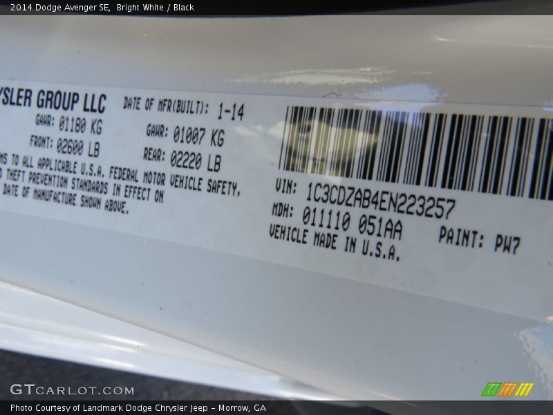 Bright White / Black 2014 Dodge Avenger SE