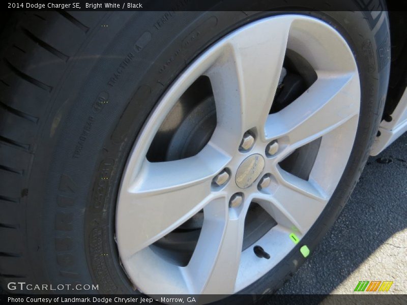 Bright White / Black 2014 Dodge Charger SE