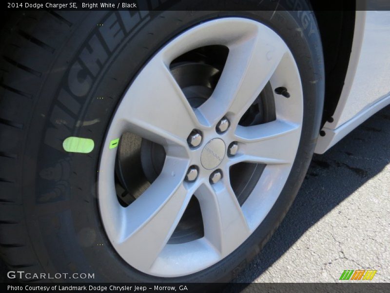 Bright White / Black 2014 Dodge Charger SE