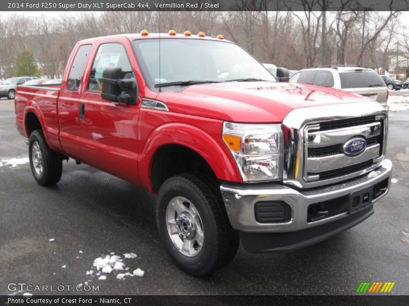Front 3/4 View of 2014 F250 Super Duty XLT SuperCab 4x4