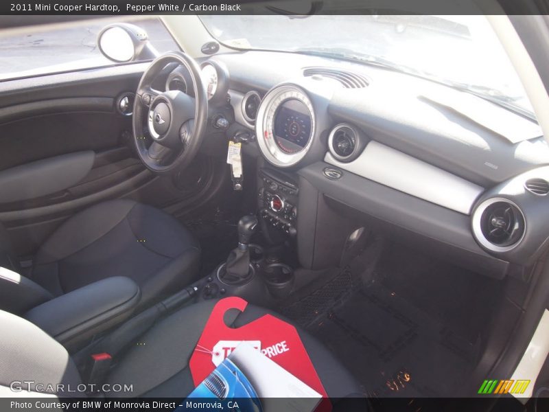 Pepper White / Carbon Black 2011 Mini Cooper Hardtop