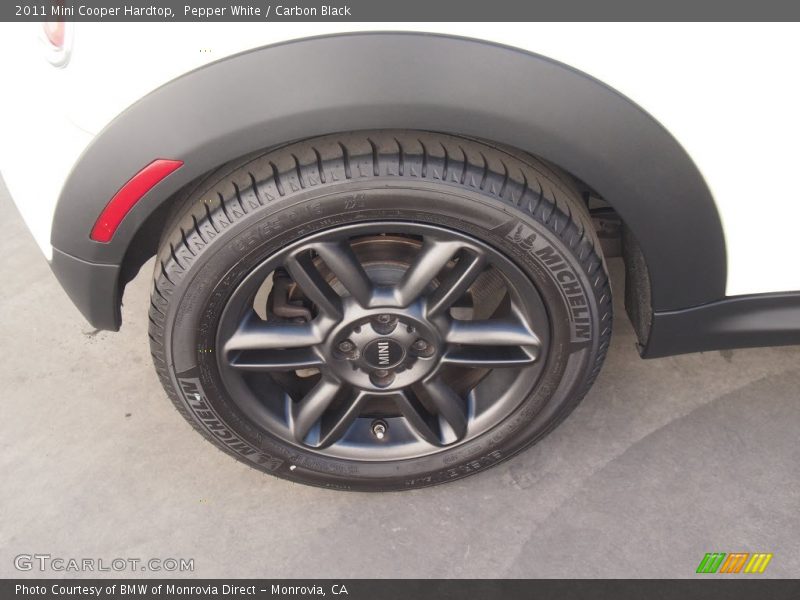 Pepper White / Carbon Black 2011 Mini Cooper Hardtop
