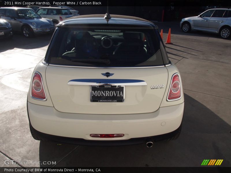 Pepper White / Carbon Black 2011 Mini Cooper Hardtop