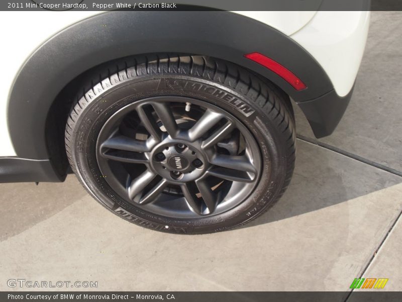 Pepper White / Carbon Black 2011 Mini Cooper Hardtop
