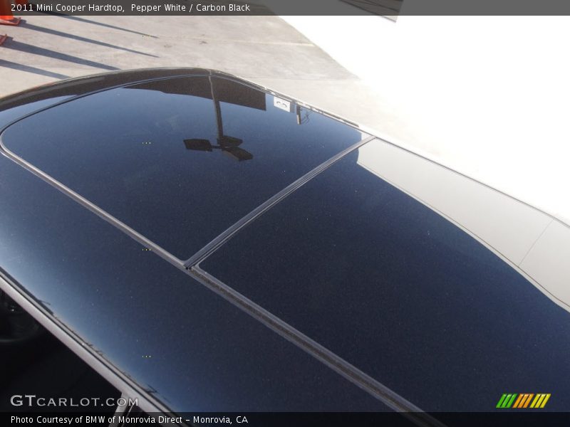 Pepper White / Carbon Black 2011 Mini Cooper Hardtop