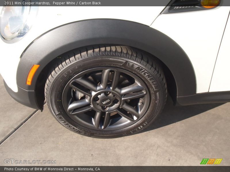Pepper White / Carbon Black 2011 Mini Cooper Hardtop
