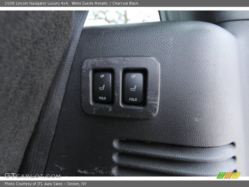 White Suede Metallic / Charcoal Black 2008 Lincoln Navigator Luxury 4x4