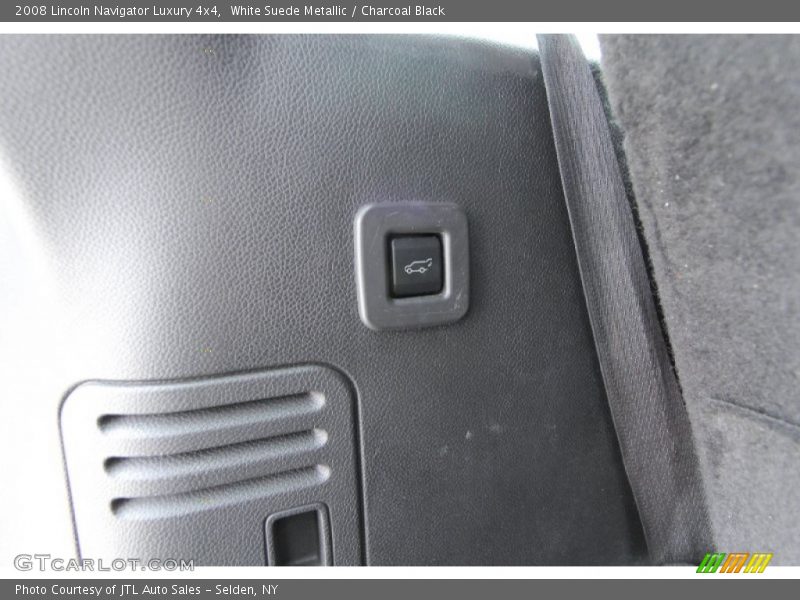 White Suede Metallic / Charcoal Black 2008 Lincoln Navigator Luxury 4x4