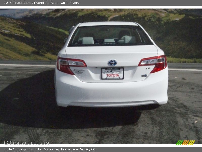 Super White / Ivory 2014 Toyota Camry Hybrid LE