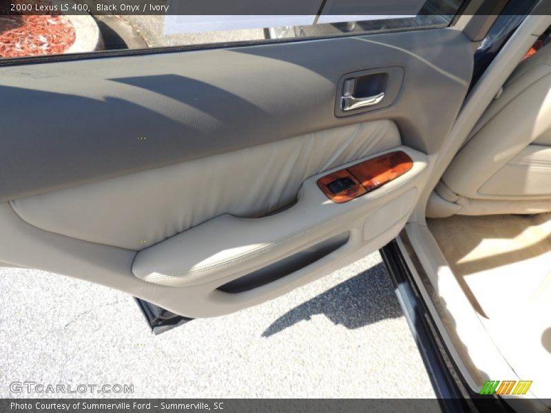 Black Onyx / Ivory 2000 Lexus LS 400