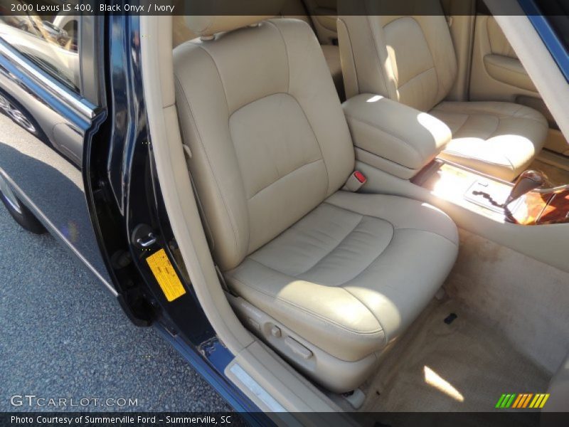 Black Onyx / Ivory 2000 Lexus LS 400