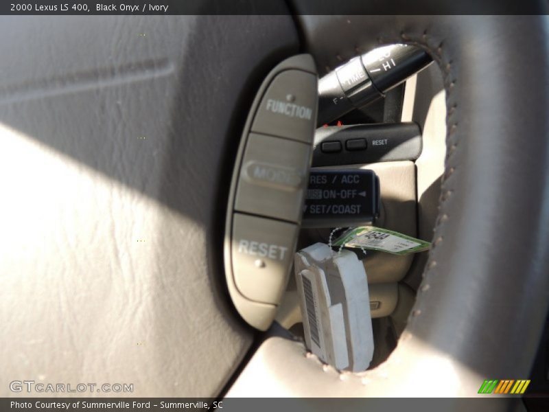 Black Onyx / Ivory 2000 Lexus LS 400