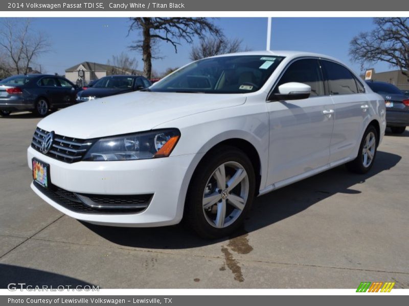 Candy White / Titan Black 2014 Volkswagen Passat TDI SE