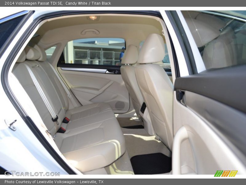 Candy White / Titan Black 2014 Volkswagen Passat TDI SE