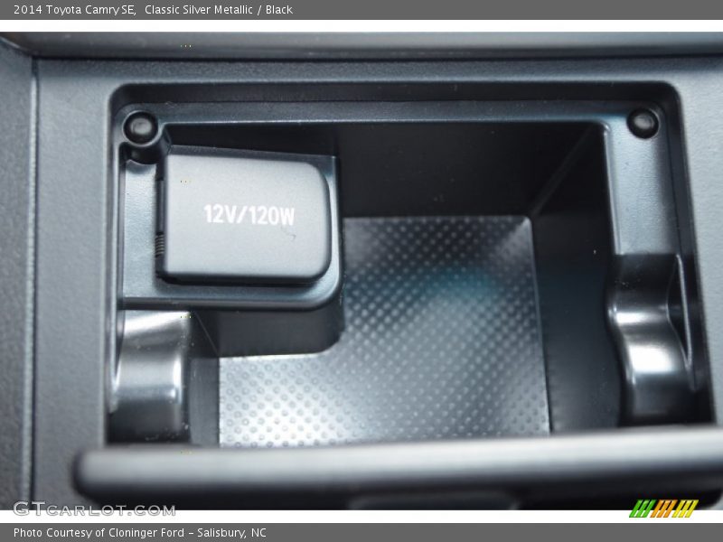 Classic Silver Metallic / Black 2014 Toyota Camry SE