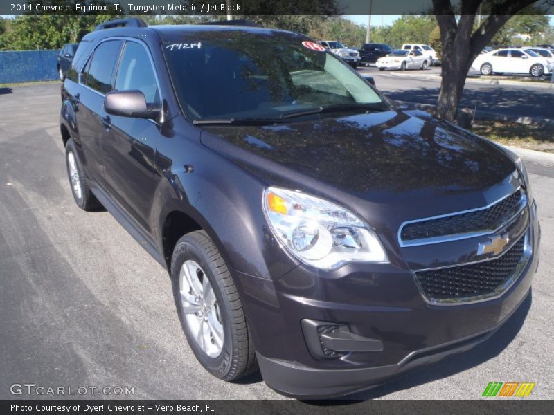 Front 3/4 View of 2014 Equinox LT