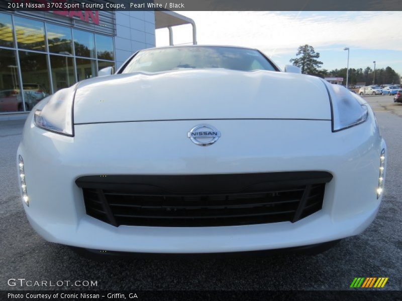 Pearl White / Black 2014 Nissan 370Z Sport Touring Coupe