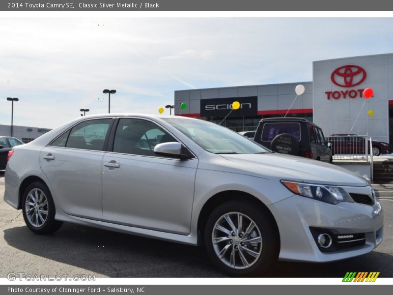 Classic Silver Metallic / Black 2014 Toyota Camry SE