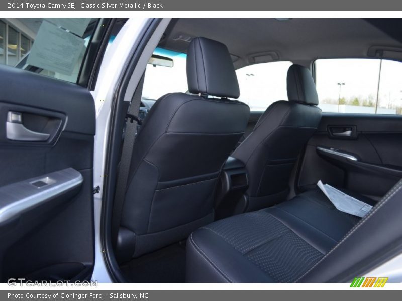 Classic Silver Metallic / Black 2014 Toyota Camry SE