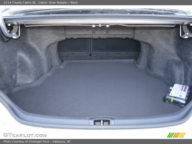 Classic Silver Metallic / Black 2014 Toyota Camry SE
