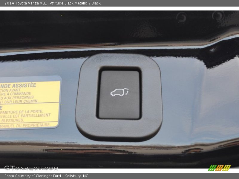 Attitude Black Metallic / Black 2014 Toyota Venza XLE