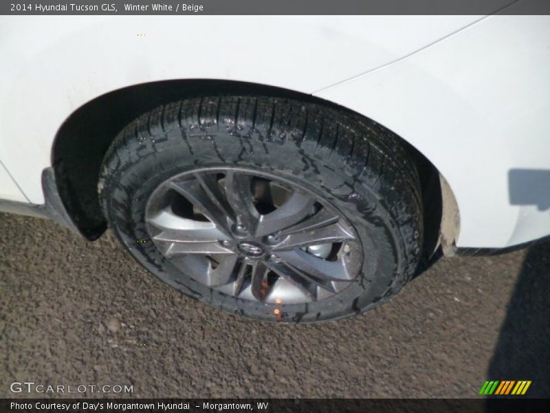 Winter White / Beige 2014 Hyundai Tucson GLS