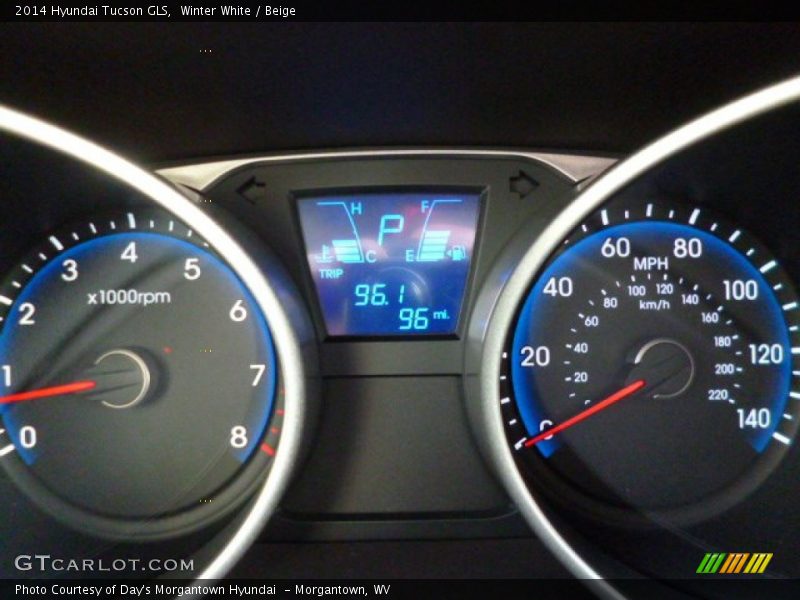 Winter White / Beige 2014 Hyundai Tucson GLS