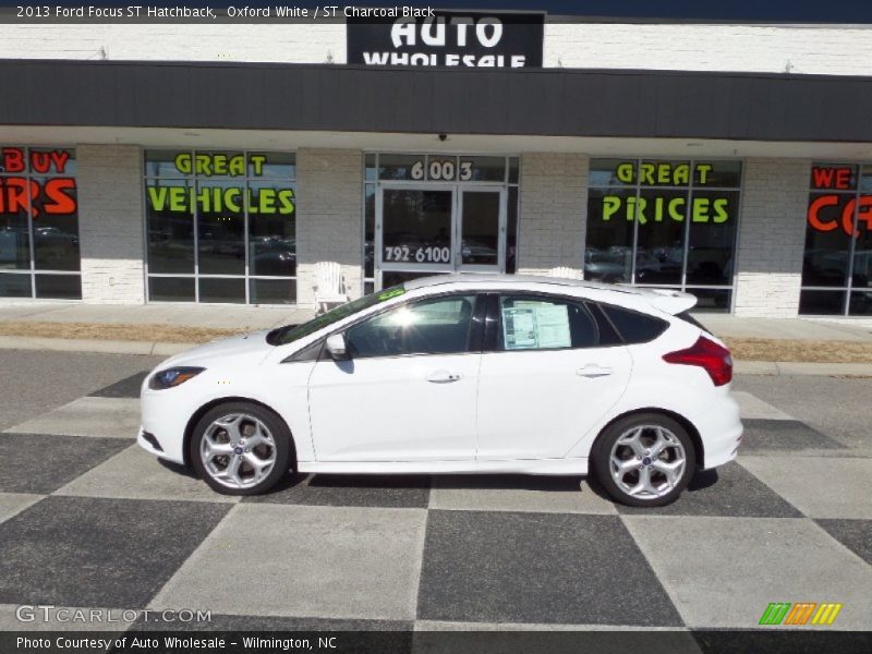 Oxford White / ST Charcoal Black 2013 Ford Focus ST Hatchback
