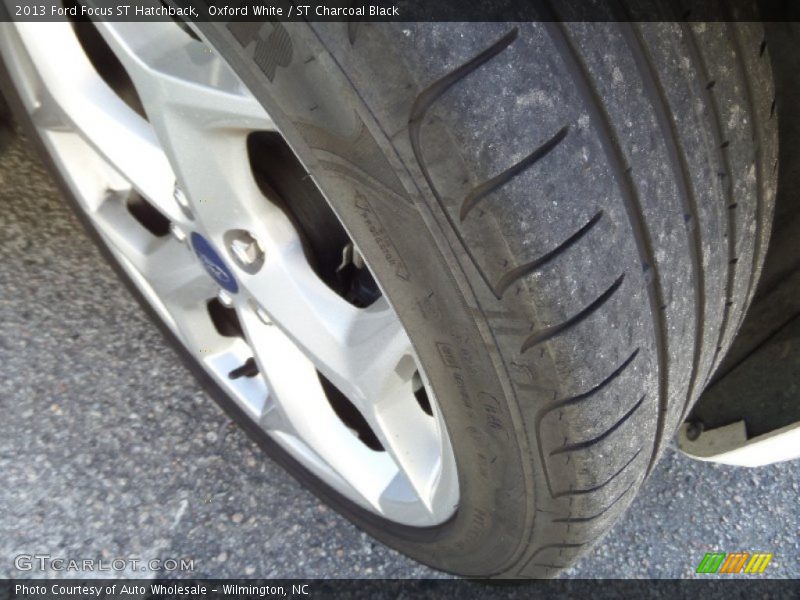 Oxford White / ST Charcoal Black 2013 Ford Focus ST Hatchback