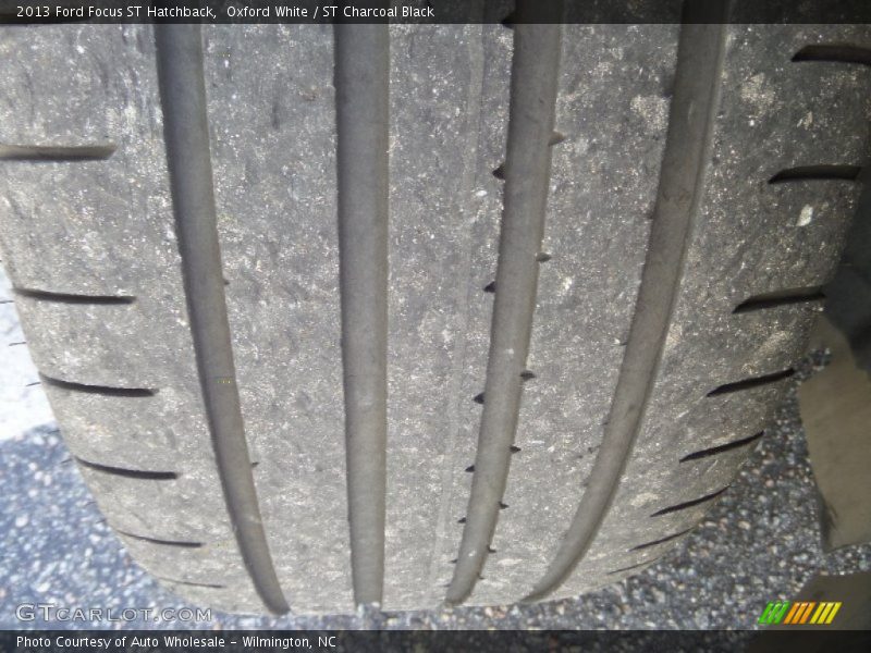 Oxford White / ST Charcoal Black 2013 Ford Focus ST Hatchback