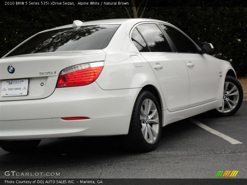 Alpine White / Natural Brown 2010 BMW 5 Series 535i xDrive Sedan