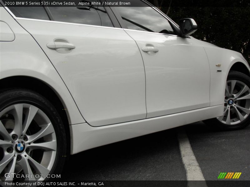 Alpine White / Natural Brown 2010 BMW 5 Series 535i xDrive Sedan