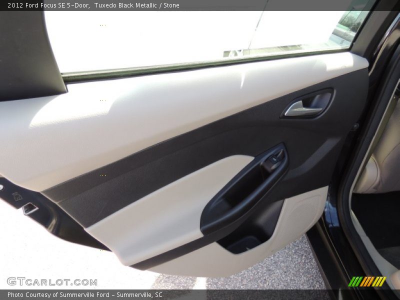 Tuxedo Black Metallic / Stone 2012 Ford Focus SE 5-Door