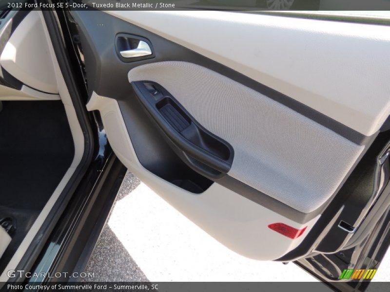 Tuxedo Black Metallic / Stone 2012 Ford Focus SE 5-Door