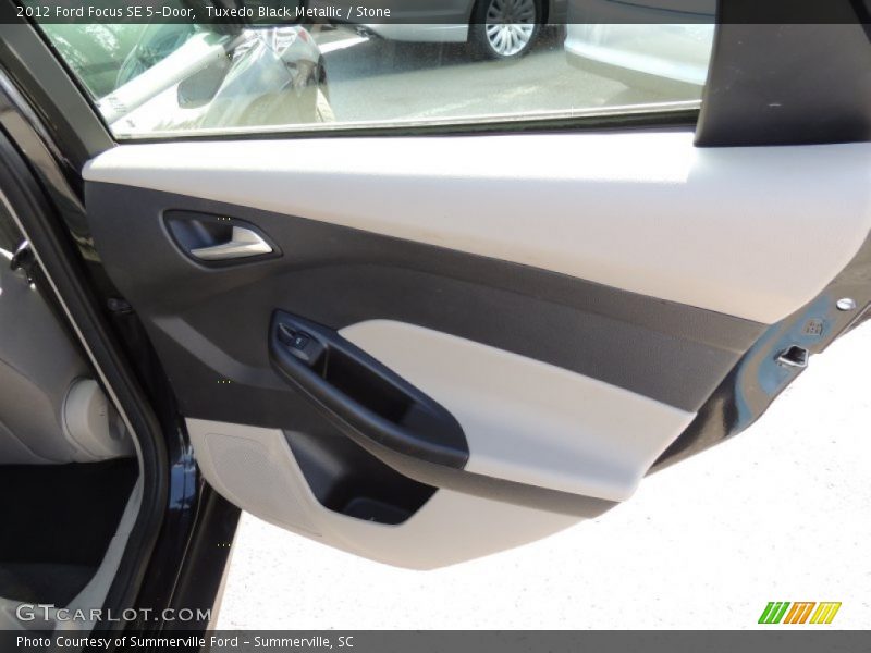 Tuxedo Black Metallic / Stone 2012 Ford Focus SE 5-Door