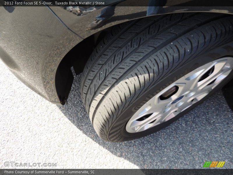 Tuxedo Black Metallic / Stone 2012 Ford Focus SE 5-Door