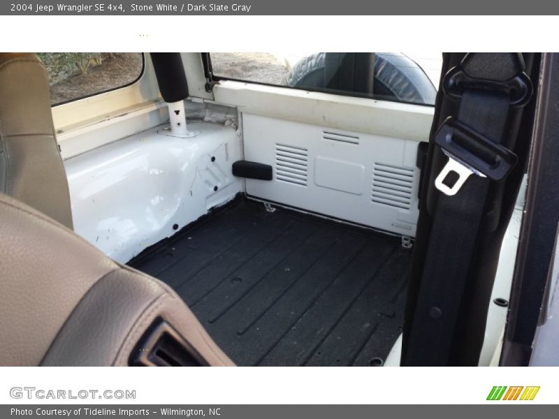 Stone White / Dark Slate Gray 2004 Jeep Wrangler SE 4x4